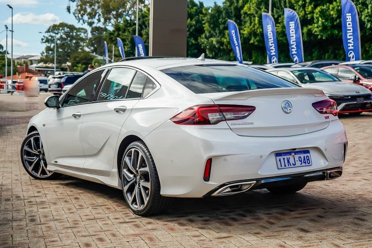 Holden Commodore image 2