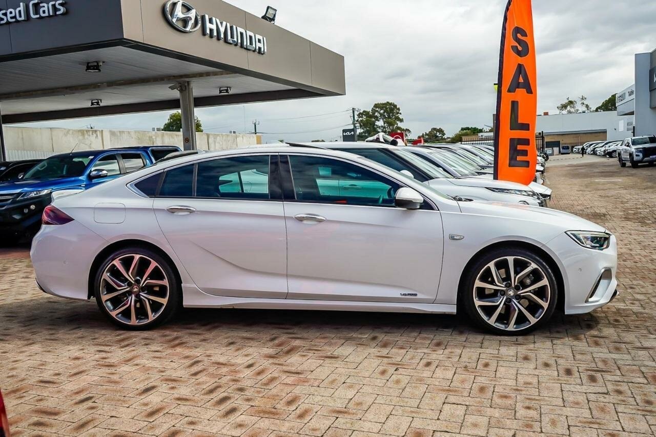 Holden Commodore image 3