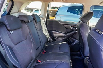 https://vehicle-cdn.autoleague.cloud/17006_41012152_20.jpg