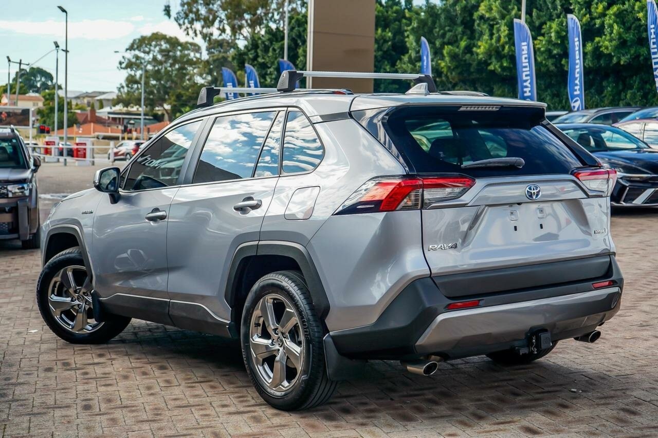 Toyota Rav4 image 2