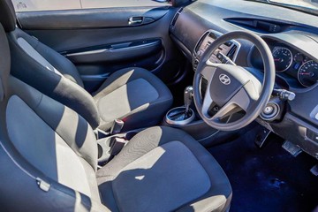 https://vehicle-cdn.autoleague.cloud/17006_41012168_14.jpg
