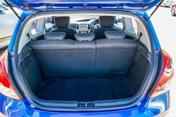 https://vehicle-cdn.autoleague.cloud/17006_41012168_18.jpg