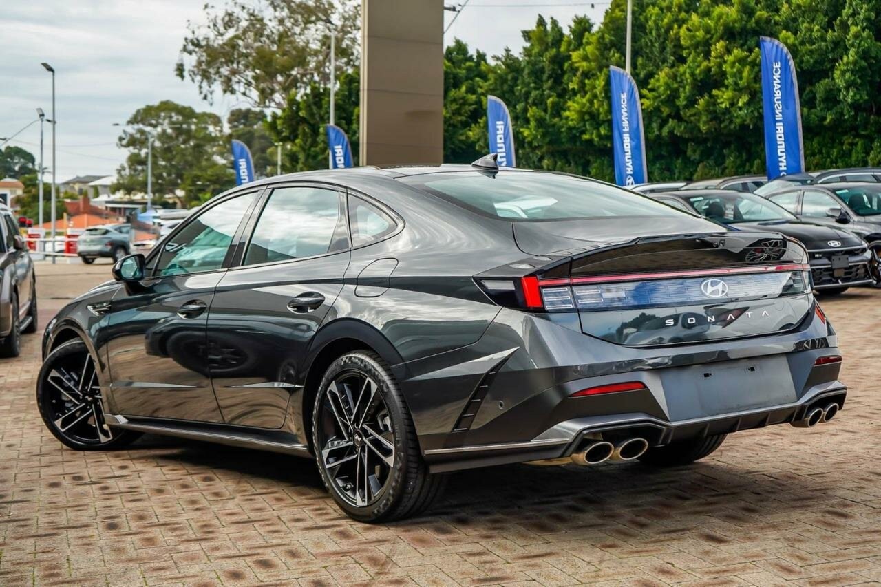 Hyundai Sonata image 2