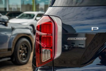 https://vehicle-cdn.autoleague.cloud/17006_41012222_14.jpg