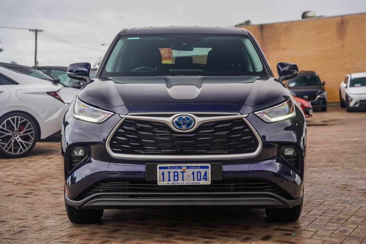 Toyota Kluger image 4