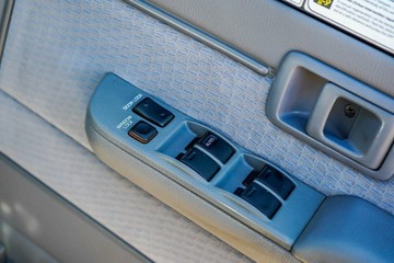 https://vehicle-cdn.autoleague.cloud/17006_41012277_23.jpg