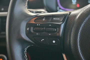 https://vehicle-cdn.autoleague.cloud/17006_41012296_16.jpg