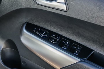 https://vehicle-cdn.autoleague.cloud/17006_41012302_15.jpg