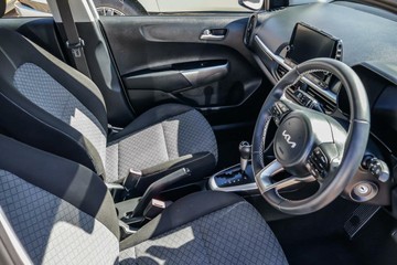 https://vehicle-cdn.autoleague.cloud/17006_41012302_17.jpg
