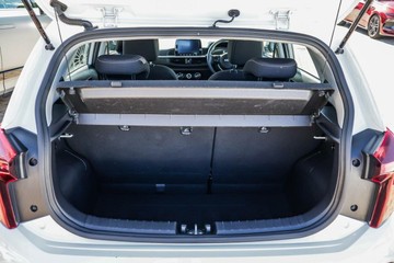 https://vehicle-cdn.autoleague.cloud/17006_41012302_20.jpg