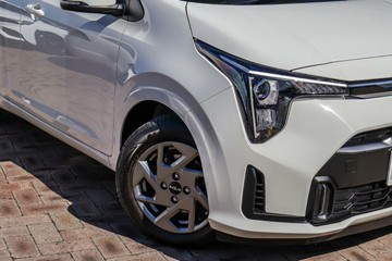https://vehicle-cdn.autoleague.cloud/17006_41012302_6.jpg