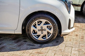https://vehicle-cdn.autoleague.cloud/17006_41012308_10.jpg