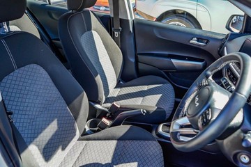 https://vehicle-cdn.autoleague.cloud/17006_41012308_17.jpg