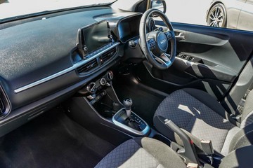 https://vehicle-cdn.autoleague.cloud/17006_41012308_22.jpg