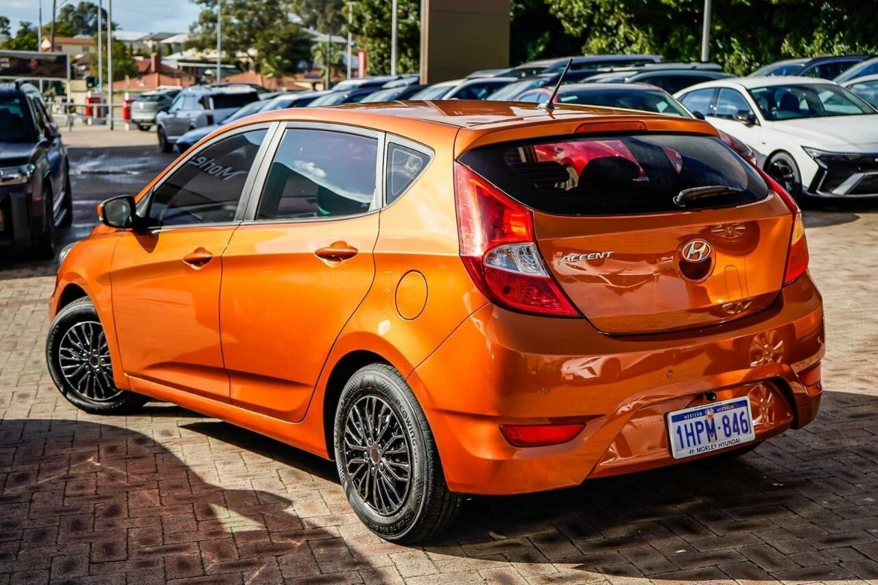 Hyundai Accent image 2