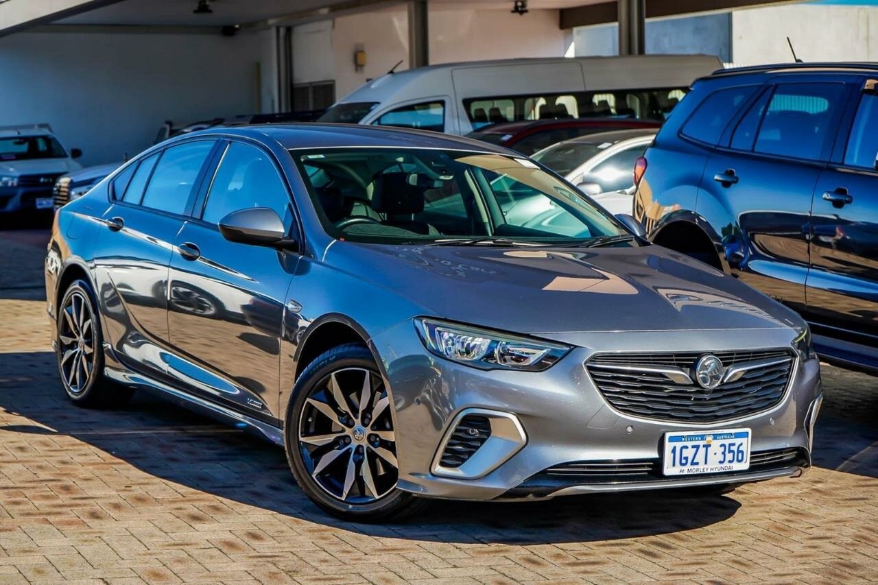 Holden Commodore image 1
