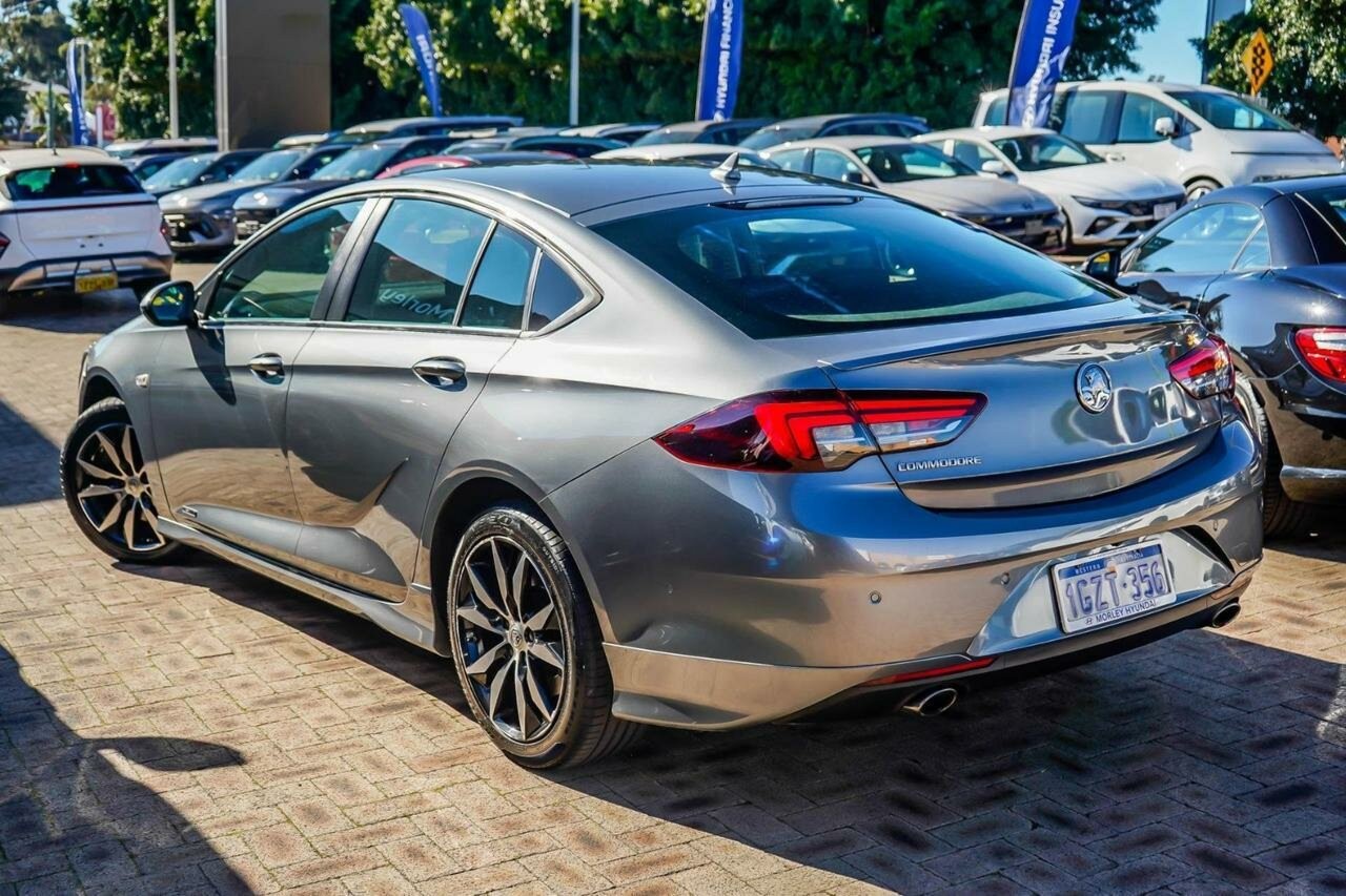 Holden Commodore image 2