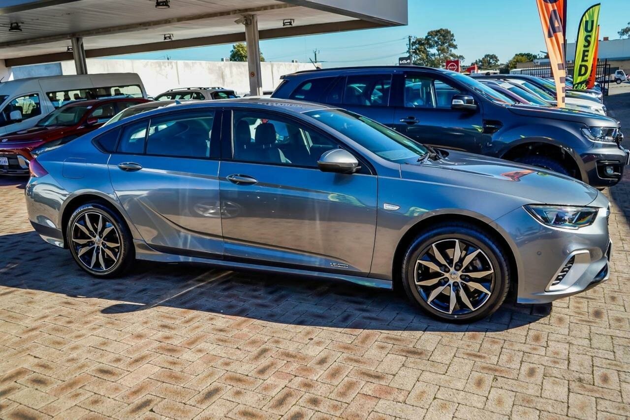 Holden Commodore image 3