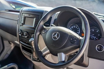 https://vehicle-cdn.autoleague.cloud/17006_41012335_11.jpg