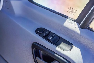 https://vehicle-cdn.autoleague.cloud/17006_41012335_12.jpg