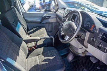 https://vehicle-cdn.autoleague.cloud/17006_41012335_13.jpg