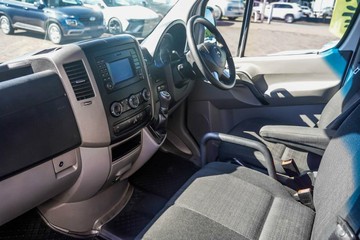 https://vehicle-cdn.autoleague.cloud/17006_41012335_17.jpg