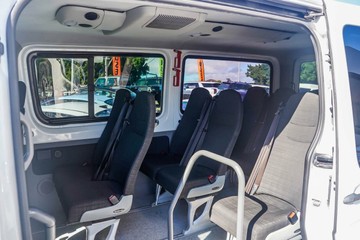 https://vehicle-cdn.autoleague.cloud/17006_41012335_6.jpg