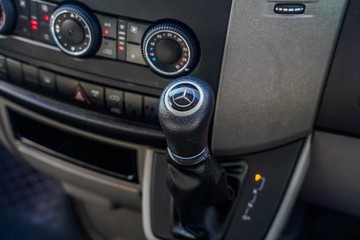 https://vehicle-cdn.autoleague.cloud/17006_41012335_9.jpg