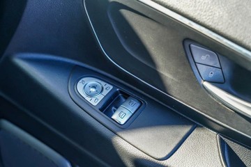 https://vehicle-cdn.autoleague.cloud/17006_41012336_22.jpg
