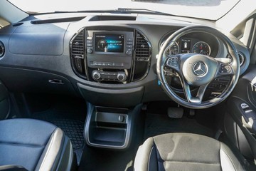 https://vehicle-cdn.autoleague.cloud/17006_41012336_8.jpg