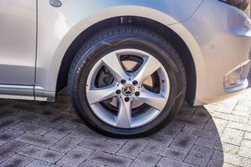 https://vehicle-cdn.autoleague.cloud/17006_41012337_14.jpg