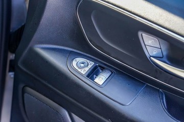 https://vehicle-cdn.autoleague.cloud/17006_41012337_22.jpg