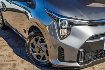 https://vehicle-cdn.autoleague.cloud/17006_41012341_12.jpg