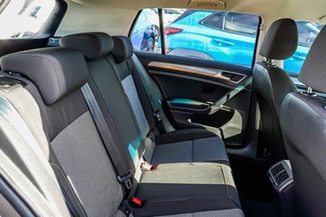 https://vehicle-cdn.autoleague.cloud/17006_41012434_19.jpg