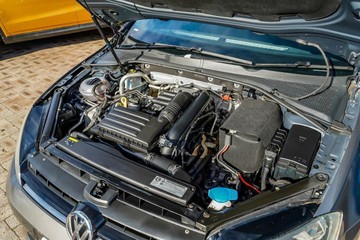 https://vehicle-cdn.autoleague.cloud/17006_41012434_22.jpg