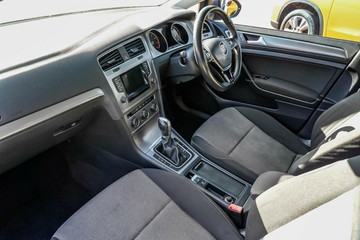 https://vehicle-cdn.autoleague.cloud/17006_41012434_23.jpg