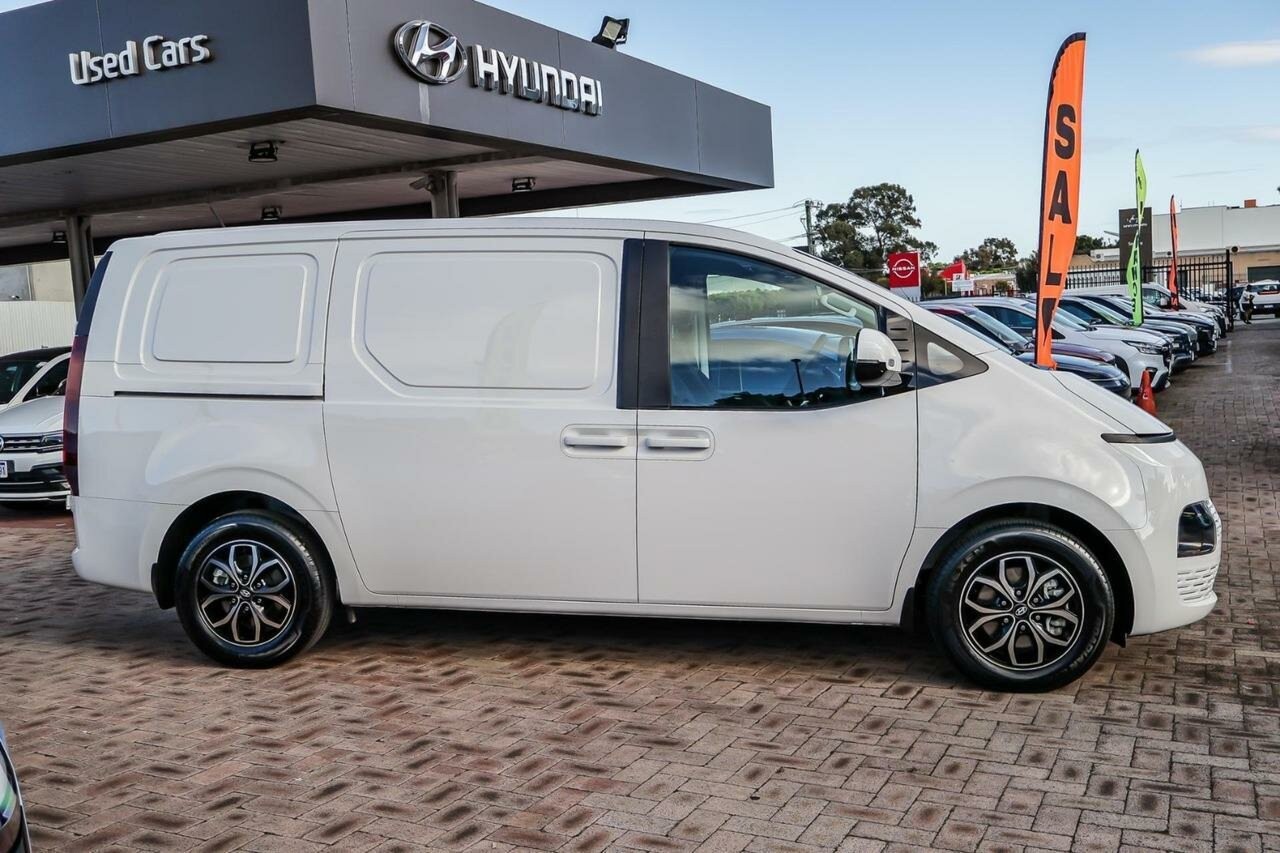 Hyundai Staria image 3