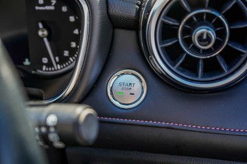 https://vehicle-cdn.autoleague.cloud/17006_41012485_15.jpg