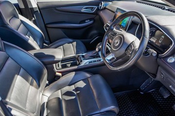 https://vehicle-cdn.autoleague.cloud/17006_41012485_18.jpg