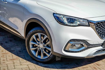 https://vehicle-cdn.autoleague.cloud/17006_41012485_6.jpg