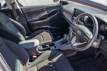 https://vehicle-cdn.autoleague.cloud/17006_41012511_16.jpg