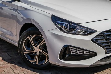 https://vehicle-cdn.autoleague.cloud/17006_41012511_6.jpg