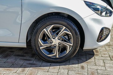 https://vehicle-cdn.autoleague.cloud/17006_41012511_9.jpg
