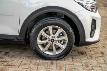 https://vehicle-cdn.autoleague.cloud/17006_41012516_10.jpg