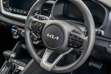 https://vehicle-cdn.autoleague.cloud/17006_41012516_16.jpg
