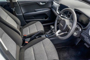 https://vehicle-cdn.autoleague.cloud/17006_41012516_17.jpg