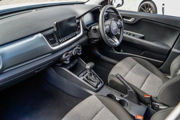 https://vehicle-cdn.autoleague.cloud/17006_41012516_22.jpg