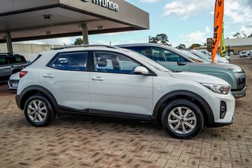 https://vehicle-cdn.autoleague.cloud/17006_41012516_3.jpg