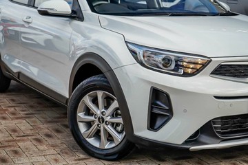 https://vehicle-cdn.autoleague.cloud/17006_41012516_6.jpg