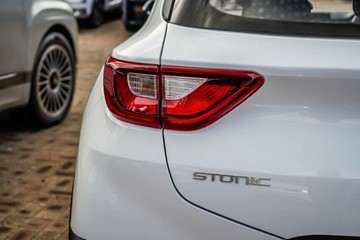 https://vehicle-cdn.autoleague.cloud/17006_41012516_8.jpg
